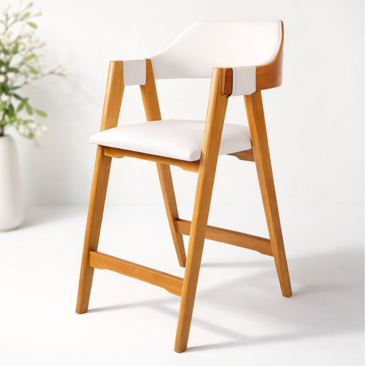 Banqueta Dália Madeira Maciça  Estofada com Apoio de Braço madeira na cor  Imbuia - Tecido Linho Off-White